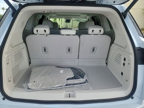 New 2026 Buick Enclave Avenir w/ Super Cruise Package FWD image 7