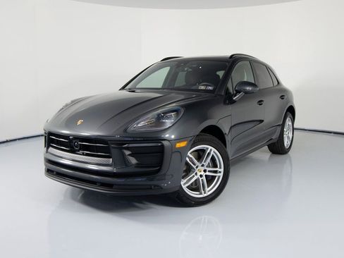 Certified 2025 Porsche Macan image 6