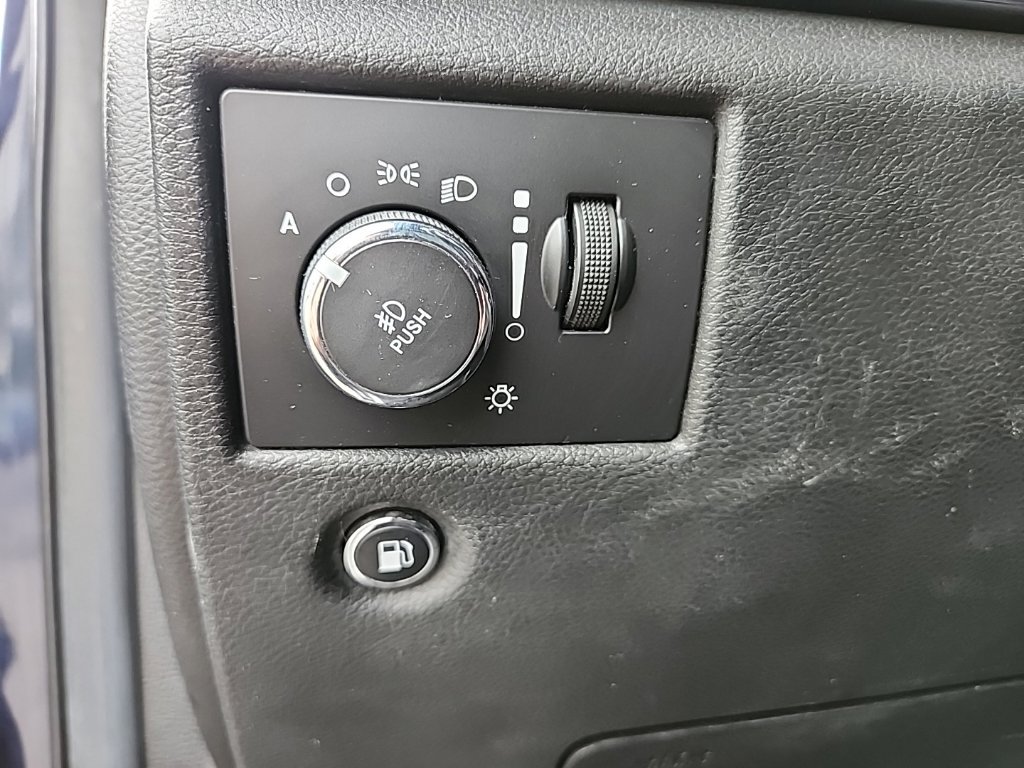 Used 2014 Jeep Grand Cherokee Limited AWD/4WD image 25