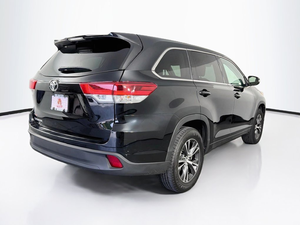 Used 2018 Toyota Highlander LE FWD image 8