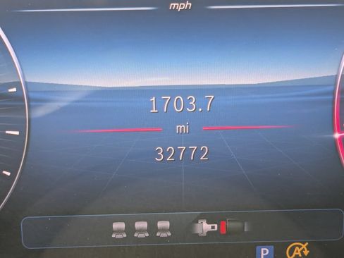 Used 2025 Mercedes-Benz GLC 300 4MATIC image 13