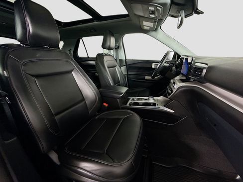 Used 2023 Ford Explorer XLT w/ Equipment Group 202A image 17