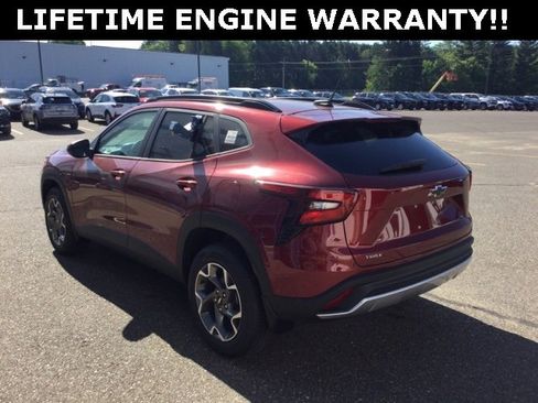 New 2025 Chevrolet Trax LT w/ Driver Confidence Package image 5