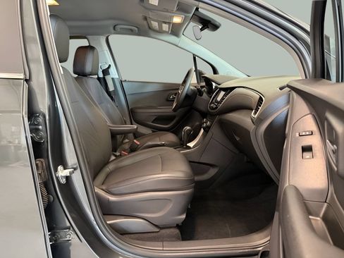Used 2020 Chevrolet Trax LT w/ Driver Confidence Package AWD/4WD image 27