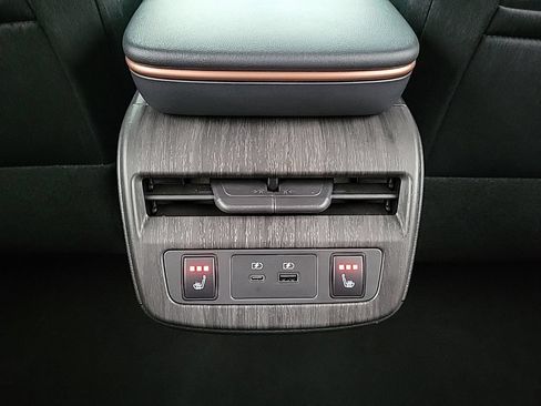Used 2024 Nissan Ariya AWD image 17