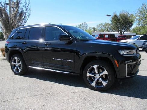New 2026 Jeep Grand Cherokee Limited w/ Luxury Tech Group II RWD image 2