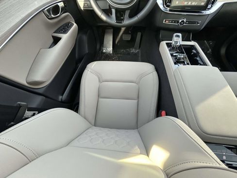 New 2026 Volvo XC90 B6 Plus w/ Protection Package Premier image 16