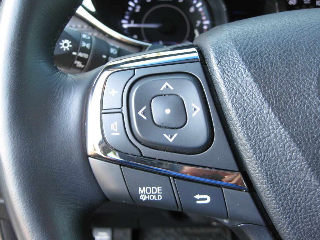 Used 2013 Toyota Avalon Limited FWD image 17