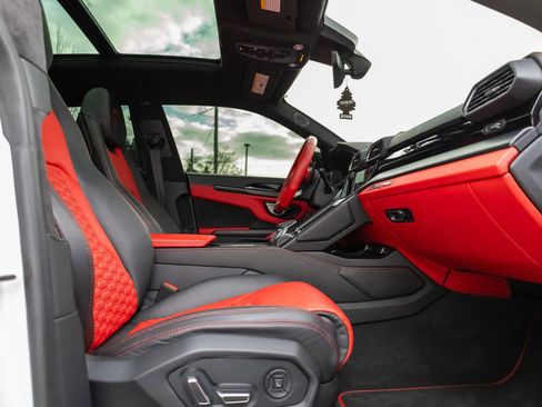 Used 2022 Lamborghini Urus image 47