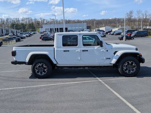 New 2026 Jeep Gladiator Sport AWD/4WD image 4