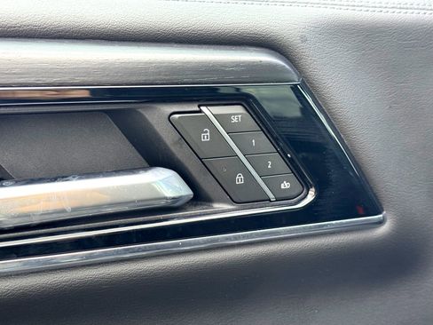 Used 2025 GMC Yukon XL Denali image 17