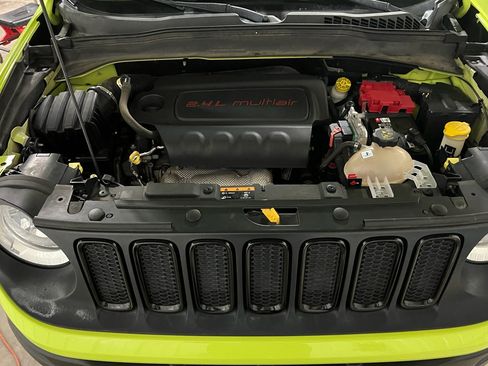 Used 2018 Jeep Renegade Altitude image 24