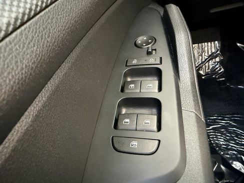 Used 2024 Kia Sportage LX image 25