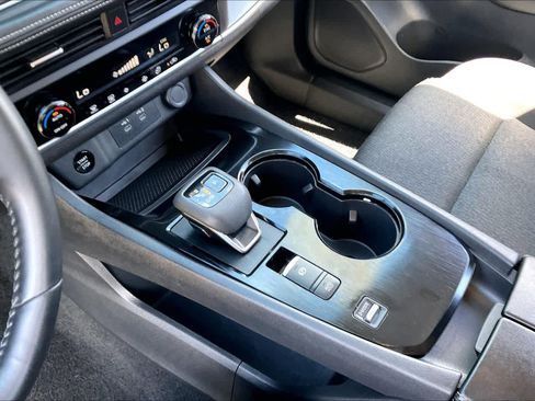 Used 2025 Nissan Rogue SV FWD image 15