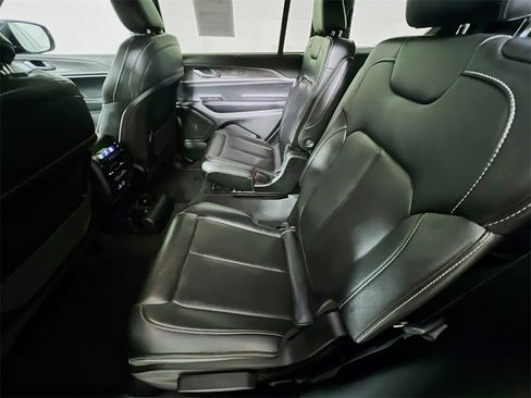 Used 2024 Jeep Grand Cherokee L Limited w/ Luxury Tech Group II image 22