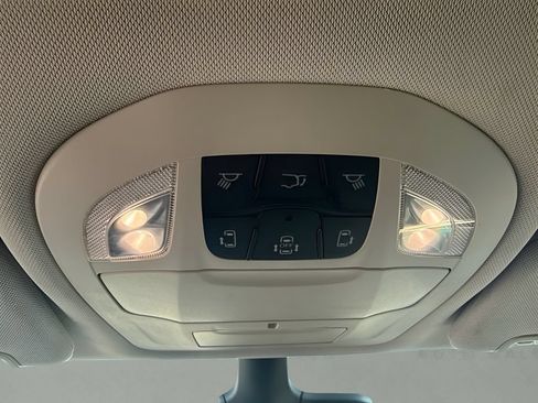 Used 2023 Chrysler Voyager LX FWD image 13
