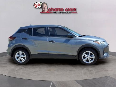 Used 2025 Nissan Kicks Play S image 6