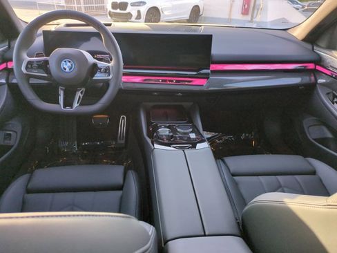 Certified 2026 BMW 550e xDrive image 19