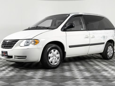 Used 2006 Chrysler Town & Country LX image 1