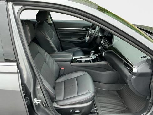 Used 2024 Nissan Altima 2.5 SR w/ SR Premium Package FWD image 16