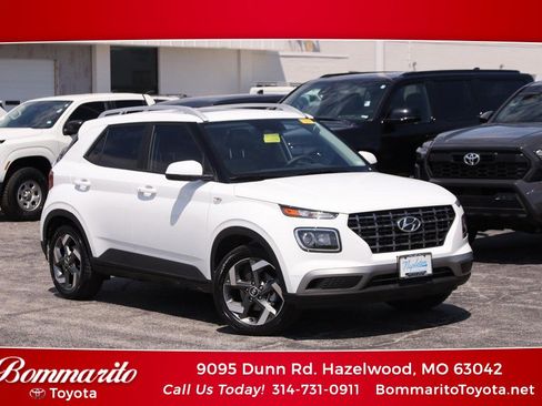 Used 2026 Hyundai Venue SEL FWD image 1