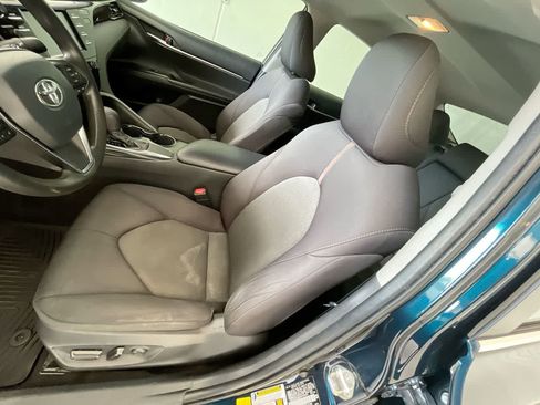 Used 2019 Toyota Camry LE FWD image 11
