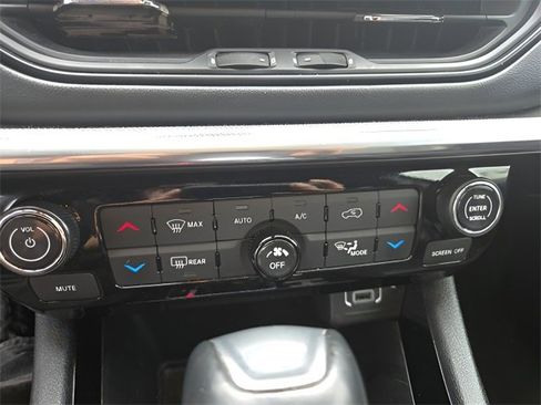 Used 2023 Jeep Compass Limited image 19