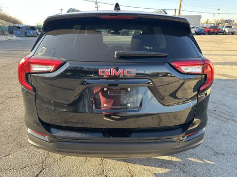 Used 2022 GMC Terrain SLE w/ Elevation Edition image 6