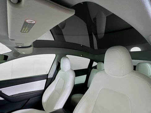 Used 2021 Tesla Model Y Long Range image 24