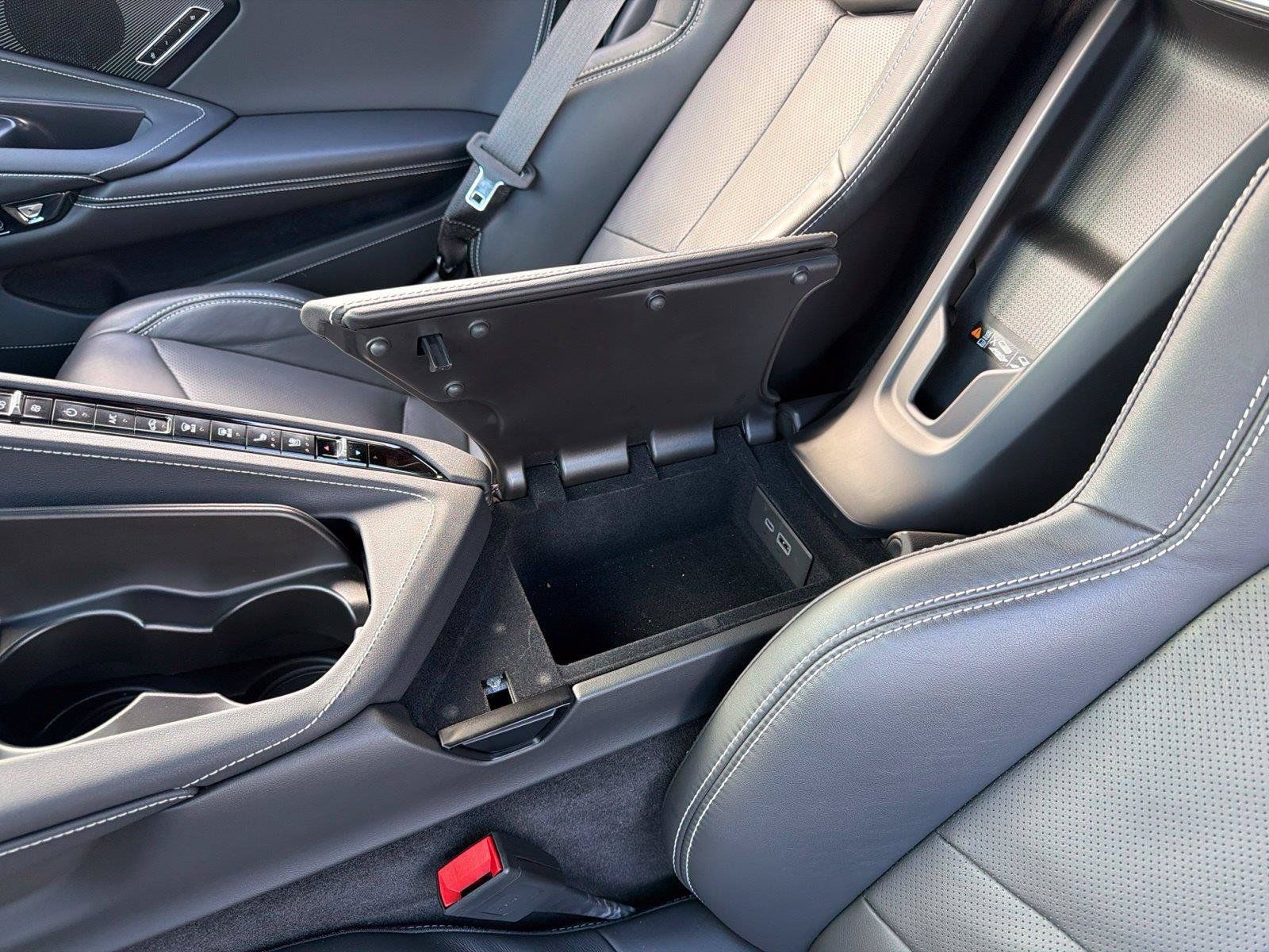 Used 2024 Chevrolet Corvette Stingray Preferred Conv w/ Z51 Performance Package RWD image 22