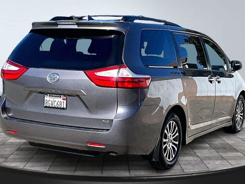 Used 2019 Toyota Sienna XLE image 13