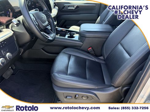 Used 2025 Chevrolet Suburban Z71 AWD/4WD image 19