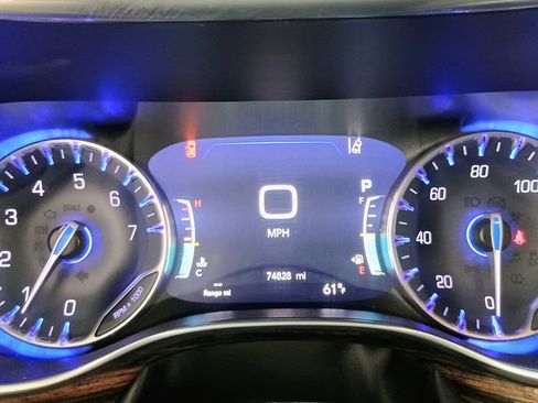 Used 2023 Chrysler Pacifica Limited image 16