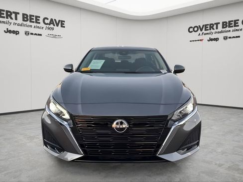 Used 2023 Nissan Altima 2.5 SV image 2