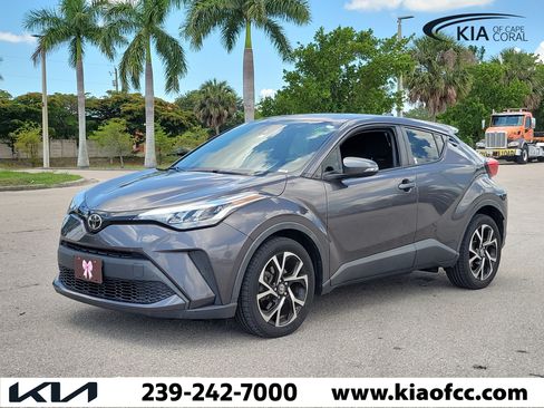 Used 2020 Toyota C-HR XLE FWD image 3