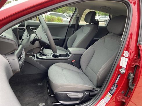 Used 2025 Kia K4 FWD image 23