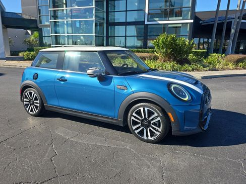 Used 2023 MINI Cooper S w/ Signature Upholstery Package image 2