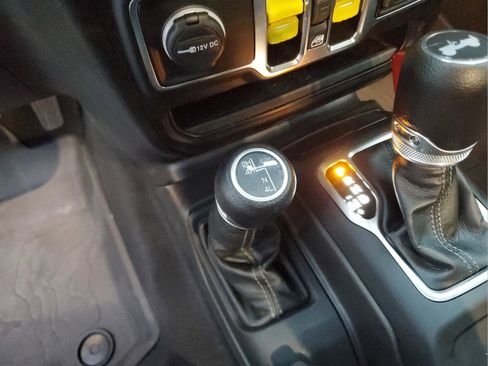 Used 2024 Jeep Wrangler Sahara image 23