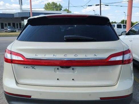 Used 2018 Lincoln MKX Reserve FWD image 3