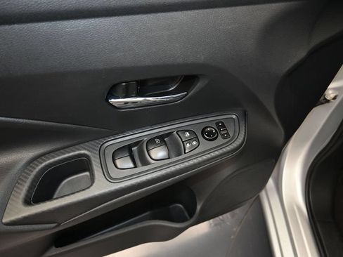 Used 2025 Nissan Versa SV FWD image 11