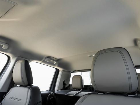 Used 2025 Ford Maverick Lariat w/ 4K Tow Package image 36