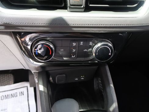 Used 2025 Chevrolet TrailBlazer LT AWD/4WD image 34