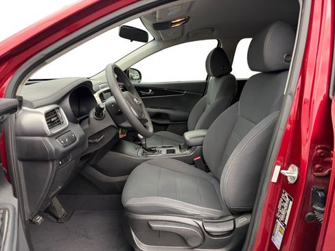 Used 2019 Kia Sorento LX image 10
