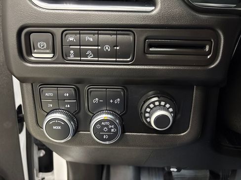 Used 2023 GMC Yukon AT4 AWD/4WD image 24