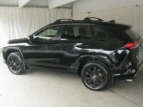 Used 2022 Toyota RAV4 SE w/ SE Grade Weather Package image 20