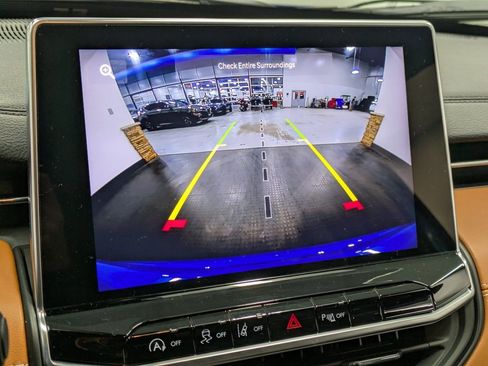 Used 2024 Jeep Compass Limited image 12