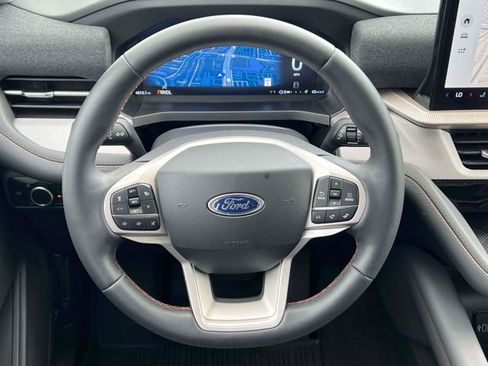 Used 2026 Ford Explorer Active AWD/4WD image 18
