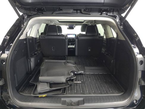 Certified 2024 Toyota Highlander Platinum AWD/4WD image 12