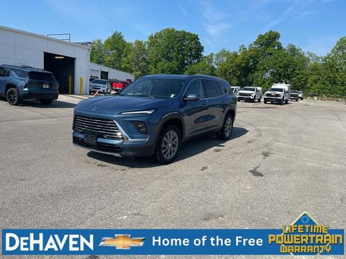 Used 2026 Buick Enclave Preferred FWD image 2