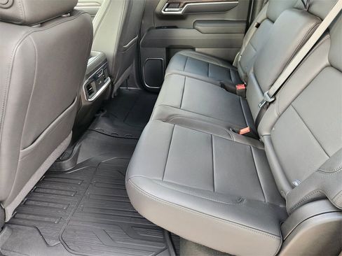 New 2026 GMC Sierra 1500 SLT image 19